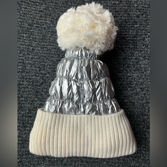 RUDSAK Lanya Women’s White Quilted Hat Removable Pom pom - Picture 2 of 5